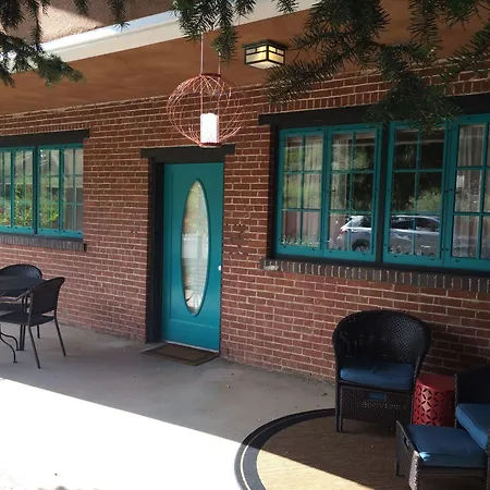 On The Paseo Inn