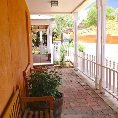 On The Paseo Inn 3*