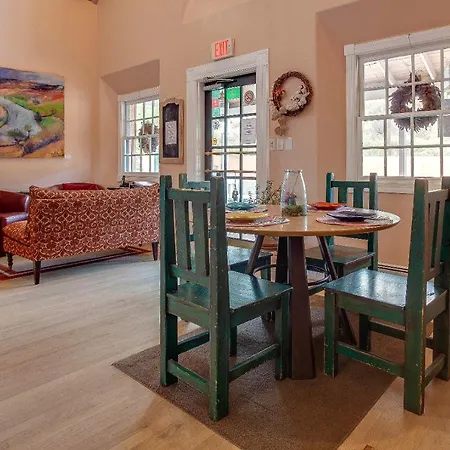 On The Paseo Inn