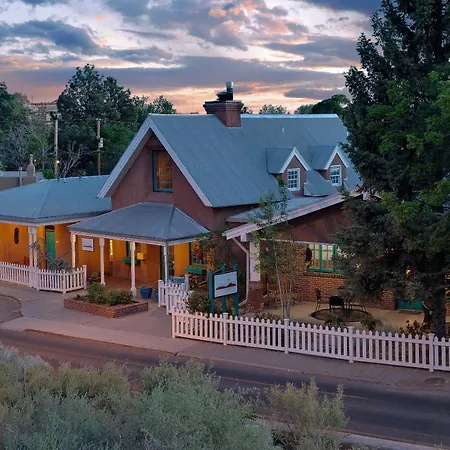 On The Paseo Inn
