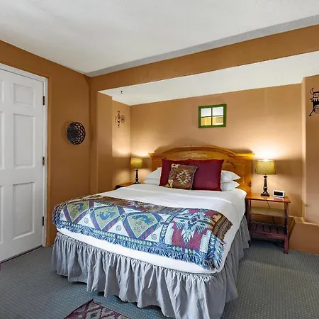 Inn On The Paseo 3*