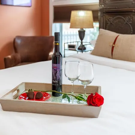 On The Paseo Inn 3*