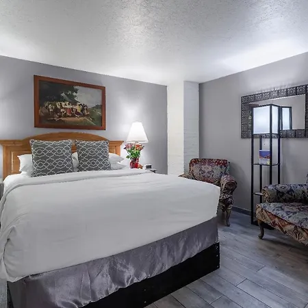 On The Paseo Inn 3*